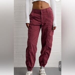 AE Snappy Stretch High-Waisted
Baggy Cargo Jogger